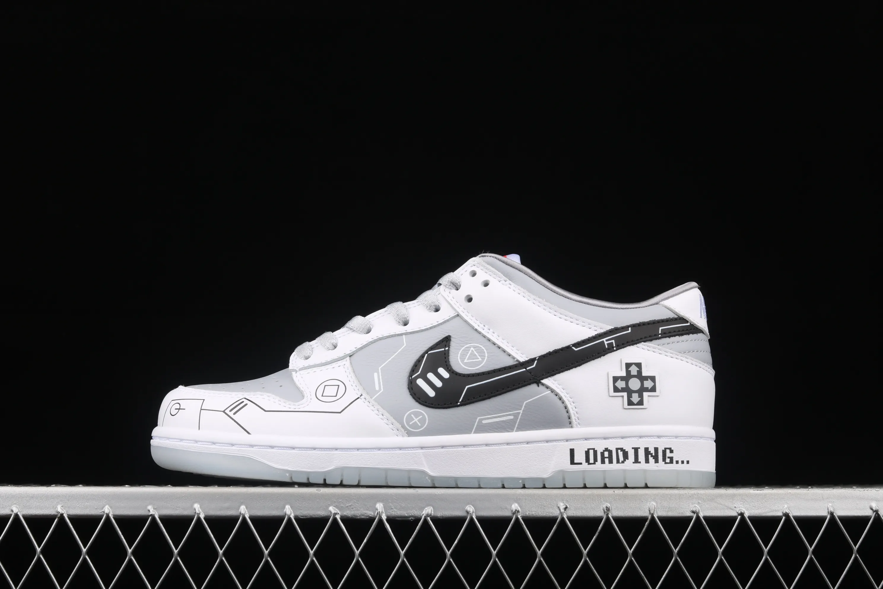 All categories Nk SB Dunk series Nk SB Dunk Low low-top sneakers Nk Dunk low "Video Game" video game theme SB smashing backboard fashion casual sneakers DD1768-400